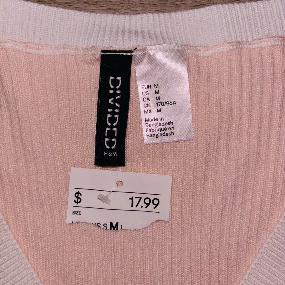 H&M Light Pink V-Neck Ribbed Tee - Picture 2 of 3
